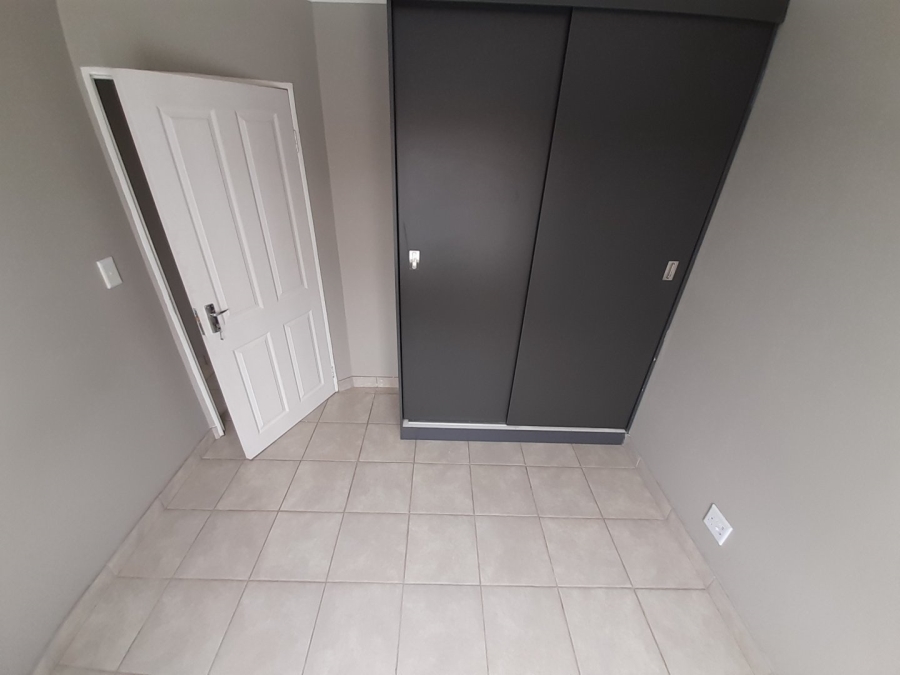 To Let  Bedroom Property for Rent in Van Der Hoff Park North West